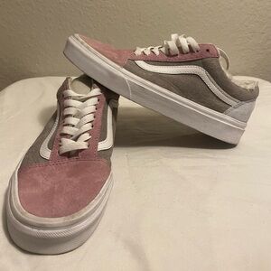 LIKE NEW Vans Old Skool  Sherpa Suede Size 8 Women, 6.5 Men